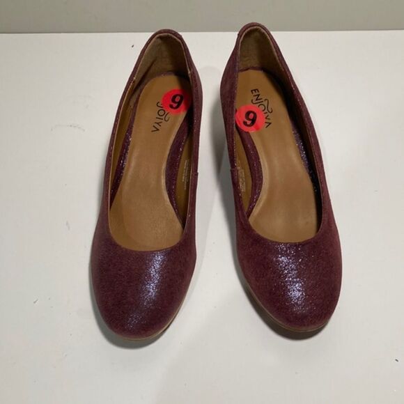 New Enjoiya leather burgundy 2” heels - Picture 2 of 4